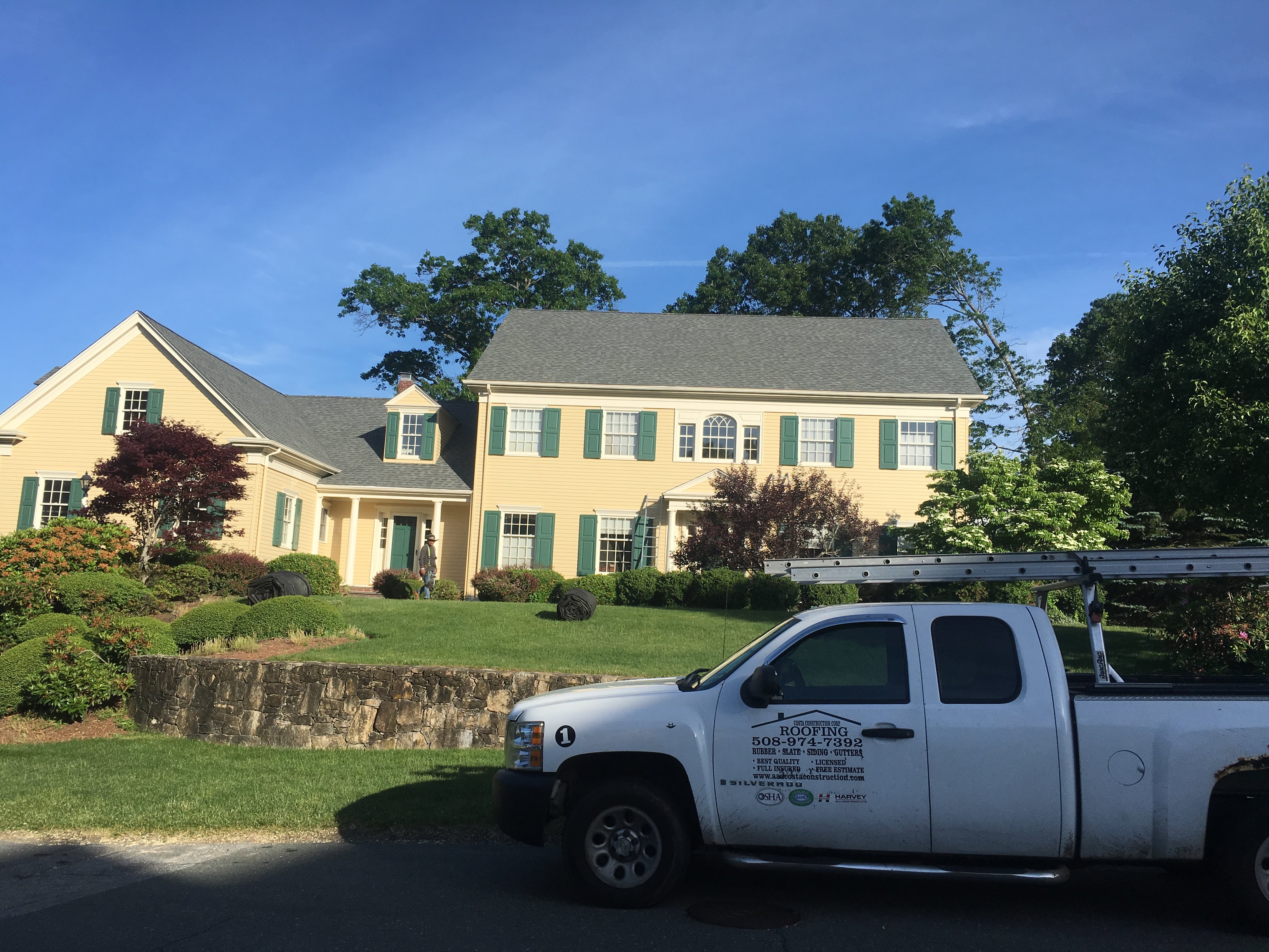 Residential homes in Holbrook, MA served by Storm King Roofing